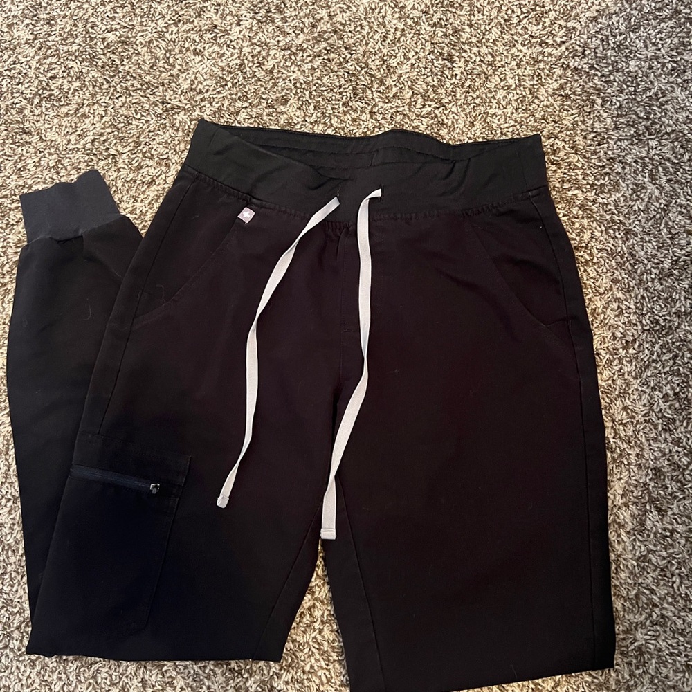 FIGS women’s jogger scrub pants